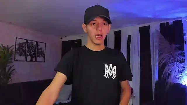 Snapshot of Marcus_and_Tony chatting on October 2025 02:24:01 AM Marcus and Tony online show from October 2025 02:24:01 AM