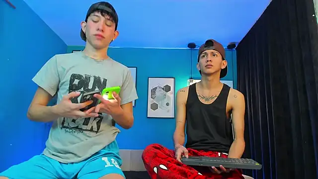 Snapshot of Marcus_and_Tony chatting on March 2026 04:01:01 AM Marcus and Tony online show from March 2026 04:01:01 AM