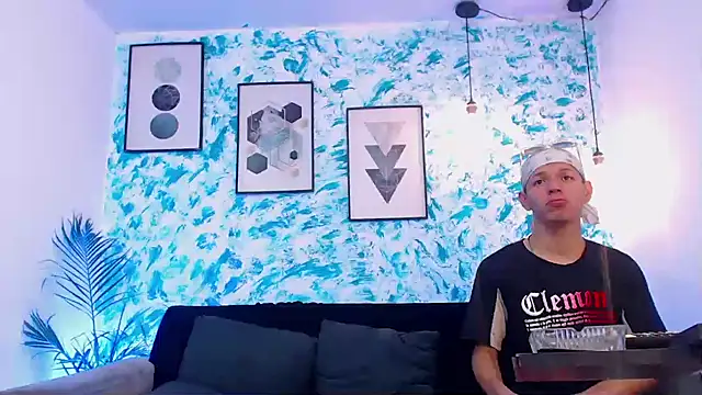 Snapshot of Marcus_and_Tony chatting on September 2025 08:03:02 PM Marcus and Tony online show from September 2025 08:03:02 PM