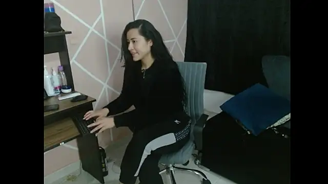 Emily Slave28 online show from October 2025 05:41:01 AM