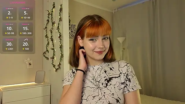 Snapshot of PurrrBerry chatting on October 2025 03:52:02 AM PurrrBerry online show from October 2025 03:52:02 AM