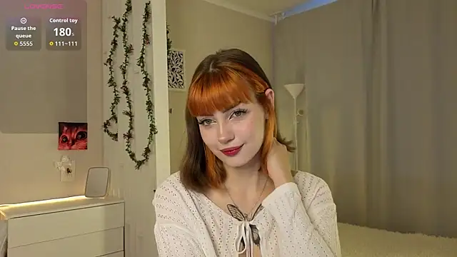Snapshot of PurrrBerry chatting on October 2025 04:35:01 AM PurrrBerry online show from October 2025 04:35:01 AM