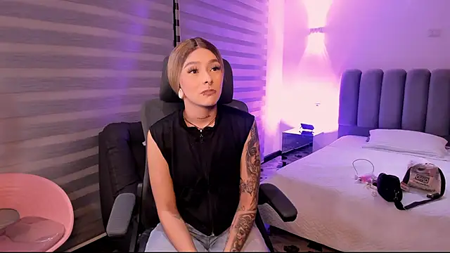 SkyThompson online show from October 2025 04:59:01 AM