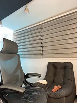 Snapshot of SkyThompson chatting on November 2025 05:23:02 AM SkyThompson online show from November 2025 05:23:02 AM