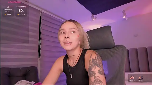 Snapshot of SkyThompson chatting on November 2025 05:12:02 AM SkyThompson online show from November 2025 05:12:02 AM