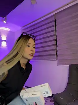 Snapshot of SkyThompson chatting on November 2025 05:22:02 AM SkyThompson online show from November 2025 05:22:02 AM