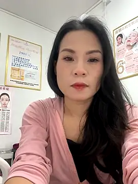 Snapshot of Baby-mmm chatting on December 2025 05:20:02 AM Baby-mmm online show from December 2025 05:20:02 AM