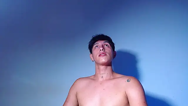 rowanbigboy23 online show from April 2026 11:42:02 PM