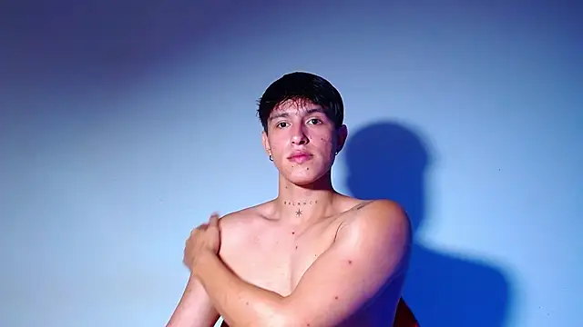 rowanbigboy23 online show from April 2026 11:19:01 PM