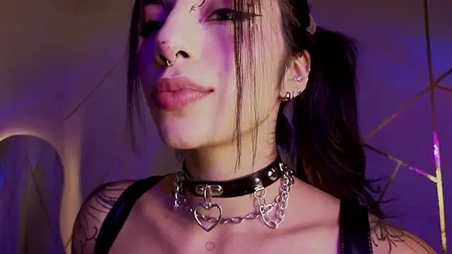 Hollyxx  online show from February 2026 11:33:01 PM