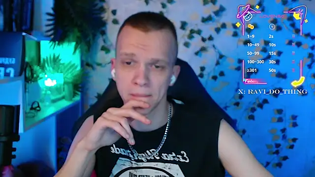 Snapshot of frozen_boy chatting on September 2025 03:54:01 PM frozen boy online show from September 2025 03:54:01 PM