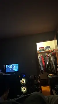 Snapshot of Lunablu13 chatting on December 2025 08:04:02 PM Lunablu13 online show from December 2025 08:04:02 PM