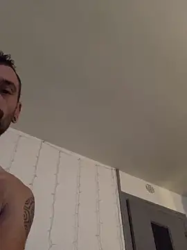 Hugox1123 online show from December 2025 11:54:01 PM