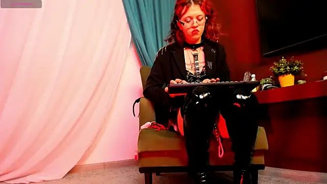 NoelleGothicShadow online show from September 2025 08:41:01 PM