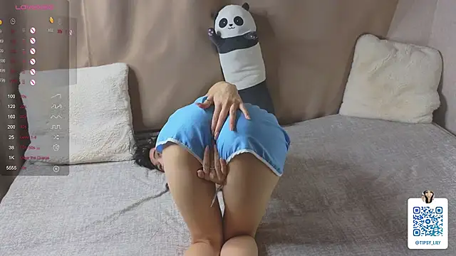 Snapshot of SakuraVelvet chatting on November 2025 05:46:02 PM SakuraVelvet online show from November 2025 05:46:02 PM