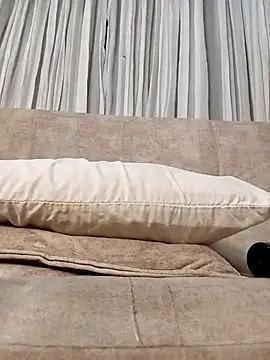 Marian Zeller online show from November 2025 04:28:02 AM