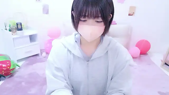 Hinata Sun online show from April 2026 04:06:01 AM