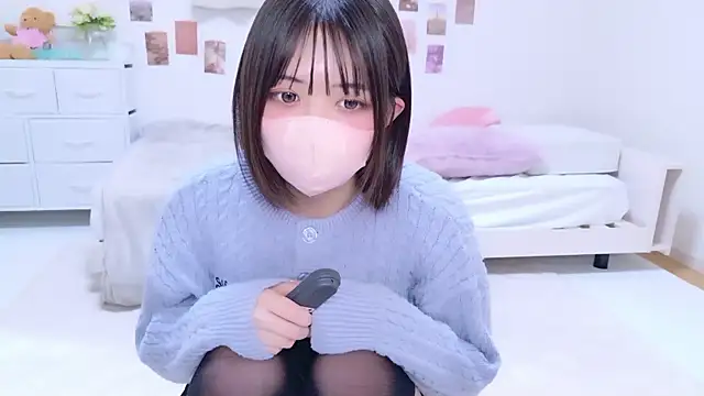 Hinata Sun online show from November 2025 05:28:01 PM