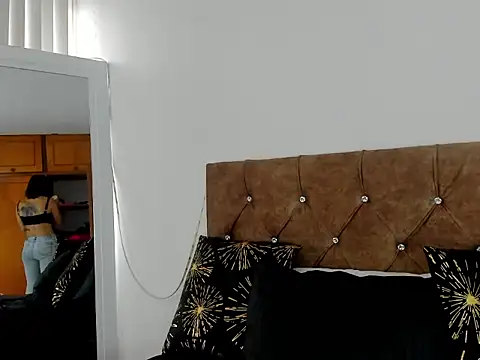 camila collins7 online show from November 2025 01:04:01 PM