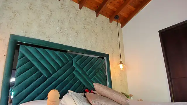 Snapshot of Sofi_Moreno chatting on December 2025 11:53:02 AM Sofi Moreno online show from December 2025 11:53:02 AM