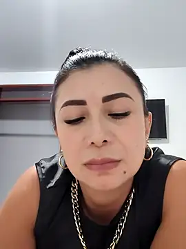 mia mancinii online show from July 2026 03:15:01 AM