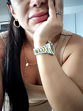 mia mancinii online show from April 2026 05:25:01 PM