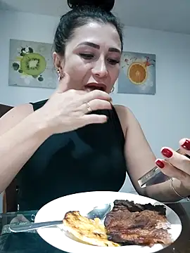 mia mancinii online show from December 2025 01:09:01 AM