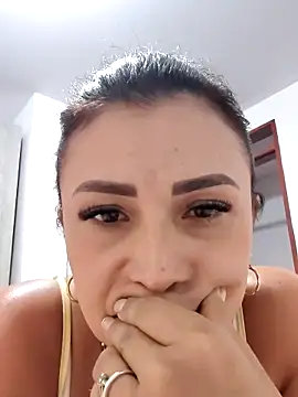 mia mancinii online show from April 2026 01:08:01 AM