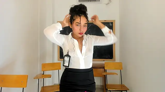 esther sofia online show from July 2026 09:06:02 PM