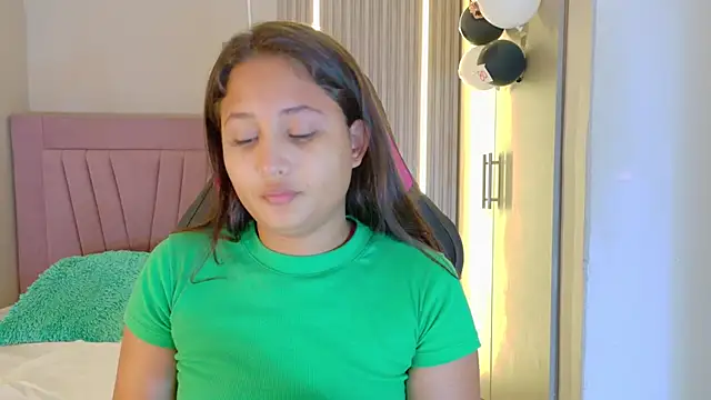 Laly Cherry  online show from November 2025 12:32:02 PM