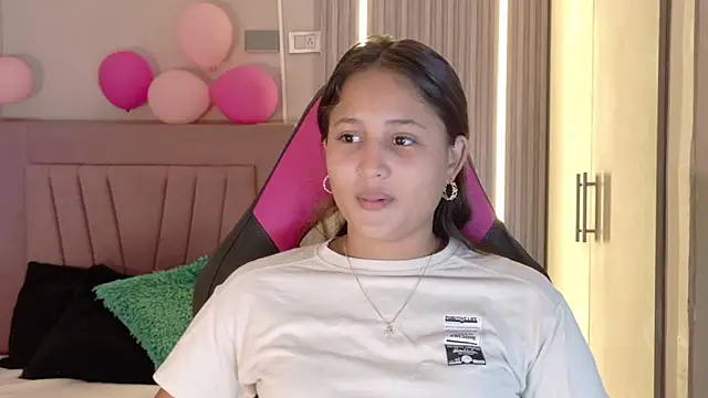 Laly Cherry  online show from November 2025 12:17:02 PM