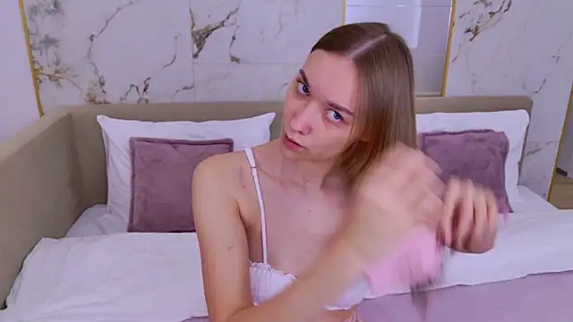 AmadaReine online show from September 2025 04:13:01 PM