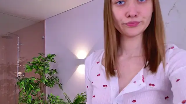 AmadaReine online show from October 2025 04:08:02 PM