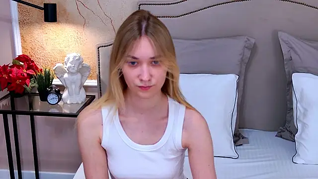 AmadaReine online show from July 2026 04:04:01 PM
