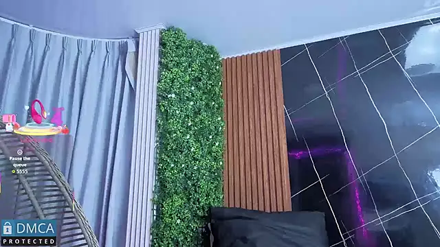 Snapshot of Kiara_Zahiri__ chatting on October 2025 10:47:01 AM Kiara Zahiri online show from October 2025 10:47:01 AM