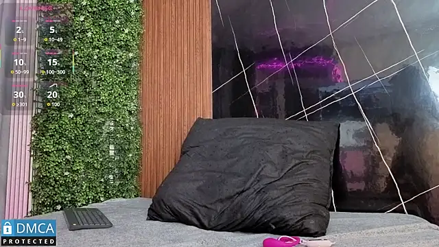 Snapshot of Kiara_Zahiri__ chatting on November 2025 10:53:01 AM Kiara Zahiri online show from November 2025 10:53:01 AM