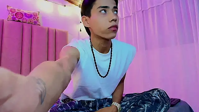 camilo nom online show from October 2025 05:40:01 AM