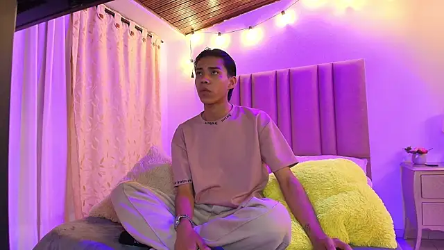 camilo nom online show from September 2025 04:07:01 AM