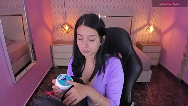 Snapshot of CHRISTY_TEIGEN4 chatting on October 2025 07:32:01 PM CHRISTY TEIGEN4 online show from October 2025 07:32:01 PM