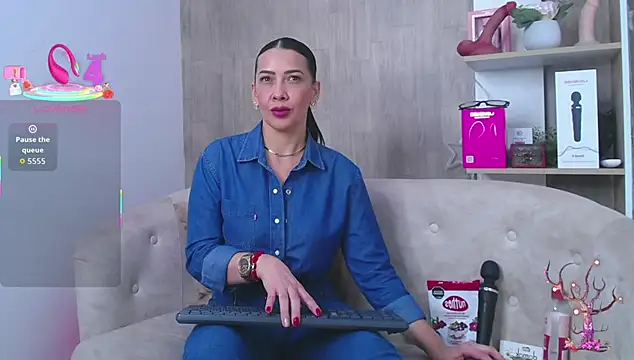 Snapshot of cortney_tayler chatting on October 2025 03:11:01 PM cortney tayler online show from October 2025 03:11:01 PM