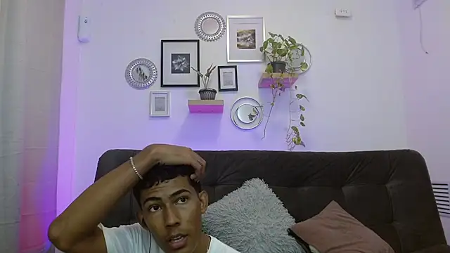 Snapshot of gabriel_boyflex chatting on September 2025 08:08:01 PM gabriel boyflex online show from September 2025 08:08:01 PM