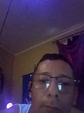 tonder69 online show from October 2025 01:46:02 PM