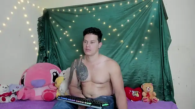 Snapshot of EclipseandFlame chatting on December 2025 01:54:02 PM EclipseandFlame online show from December 2025 01:54:02 PM