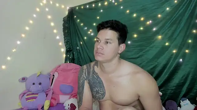 Snapshot of EclipseandFlame chatting on December 2025 01:43:02 PM EclipseandFlame online show from December 2025 01:43:02 PM