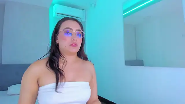 stefannyrivas online show from October 2025 01:13:02 PM