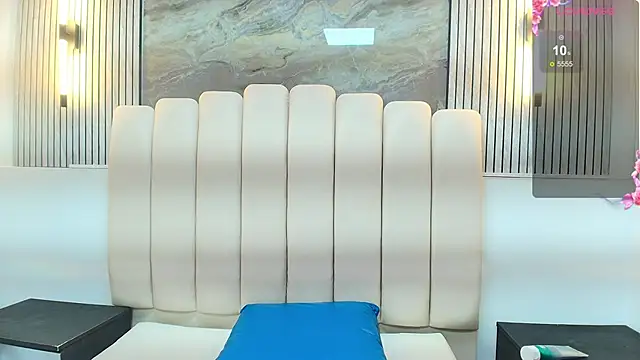 Snapshot of agatha_fit chatting on December 2025 01:11:01 AM agatha fit online show from December 2025 01:11:01 AM