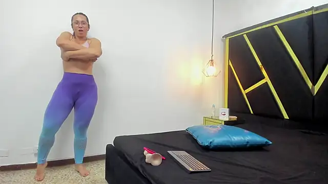 Snapshot of agatha_fit chatting on May 2026 12:58:02 PM agatha fit online show from May 2026 12:58:02 PM