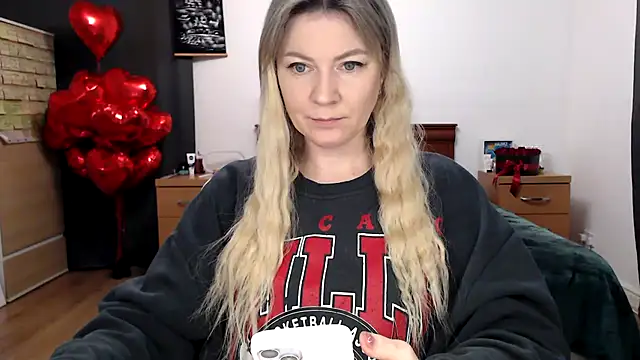 Snapshot of ParadiseAlina chatting on February 2026 07:12:01 PM ParadiseAlina online show from February 2026 07:12:01 PM