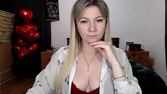 Snapshot of ParadiseAlina chatting on February 2026 06:07:01 PM ParadiseAlina online show from February 2026 06:07:01 PM