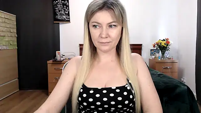 Snapshot of ParadiseAlina chatting on February 2026 02:39:01 PM ParadiseAlina online show from February 2026 02:39:01 PM